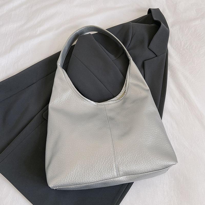 Casual Large Capacity Commuting Bag for Women In Autumn New Fashion Casual Shoulder Bag Commuting Personalized Tote Bag