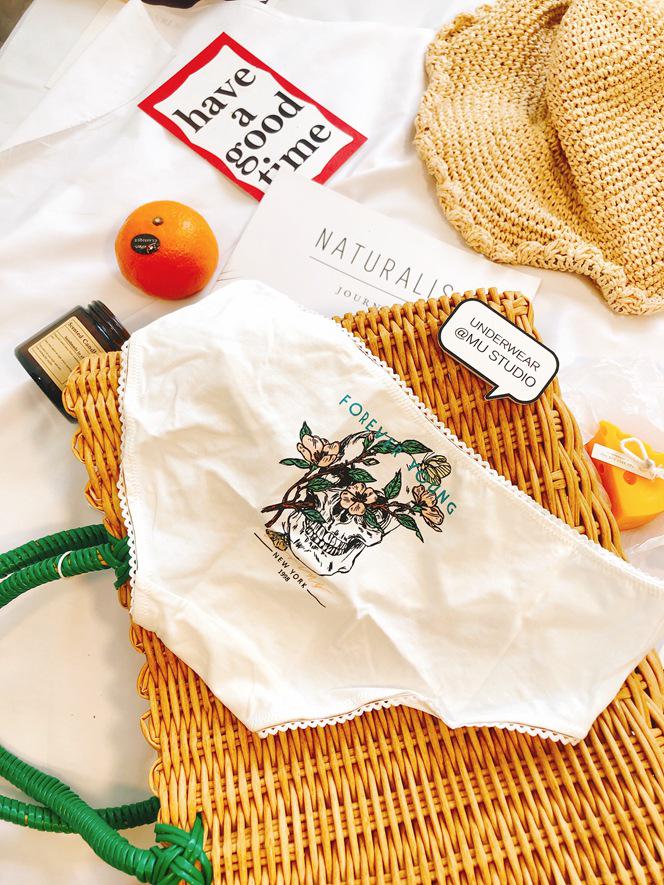 Japanese-Inspired Red Cat Skull Cartoon Mid-Waist Cotton Women's Sporty Fashion Panties