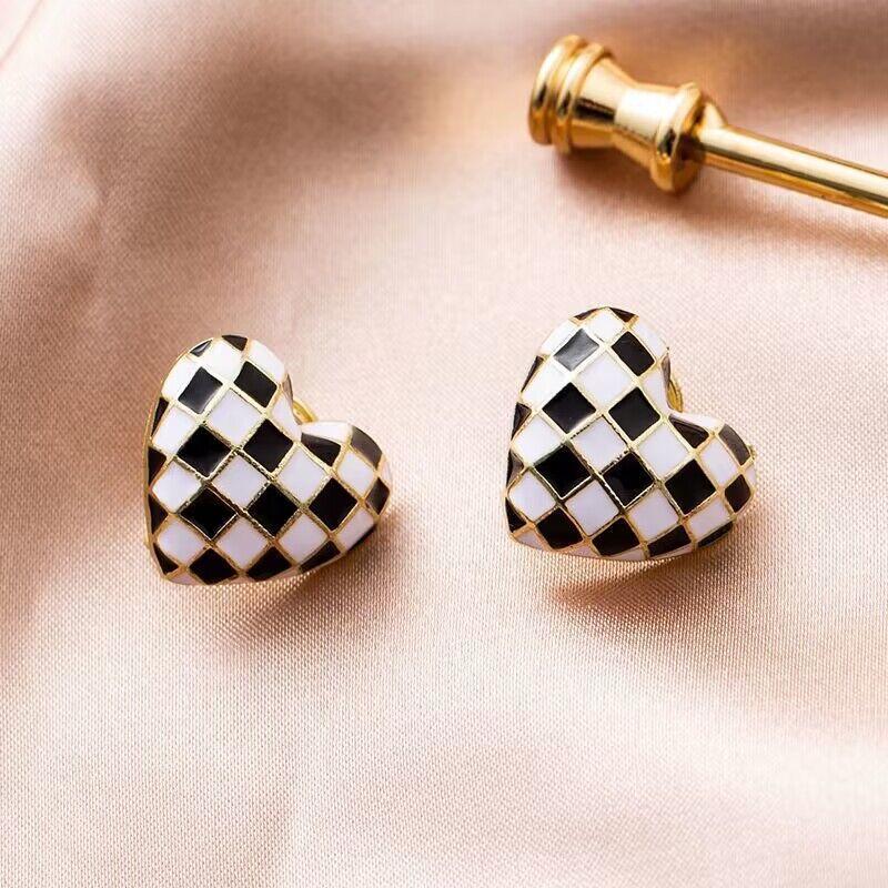 

Зажим для ушей без пирсинга ушей, черно-белые серьги-клипсы в виде шахматной доски «Любовь от комаров», серьги-клипсы для ушей