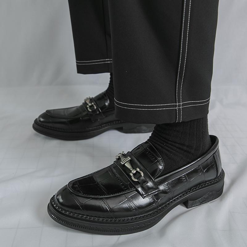 Modische Herren Beliebte Metall Schnalle Slipper Hochwertige Herren Lederschuhe Herren Business und Büro Slipper Größen 38-46