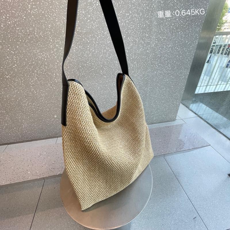 

Bag women s new contrasting color cowhide handheld woven bag fashion shoulder underarm bag beach straw bag чорний
