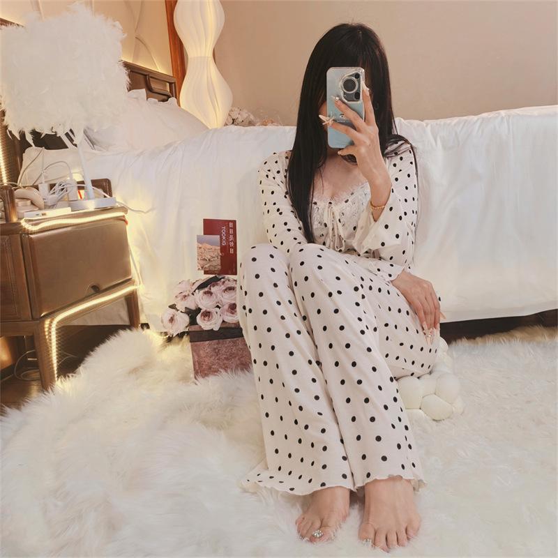 Damen Französischer Modal 3-teiliger Pyjama-Set: Langärmeliges Oberteil mit Brustpolster, Spaghetti-Trägern, langer Hose und Robe.