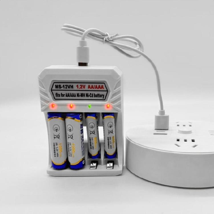 Lightweight Type C Charging Slot 4 Bay Charger Adapter Base for 1-4pcs AA /3A NiMH Batteries with High Efficiency