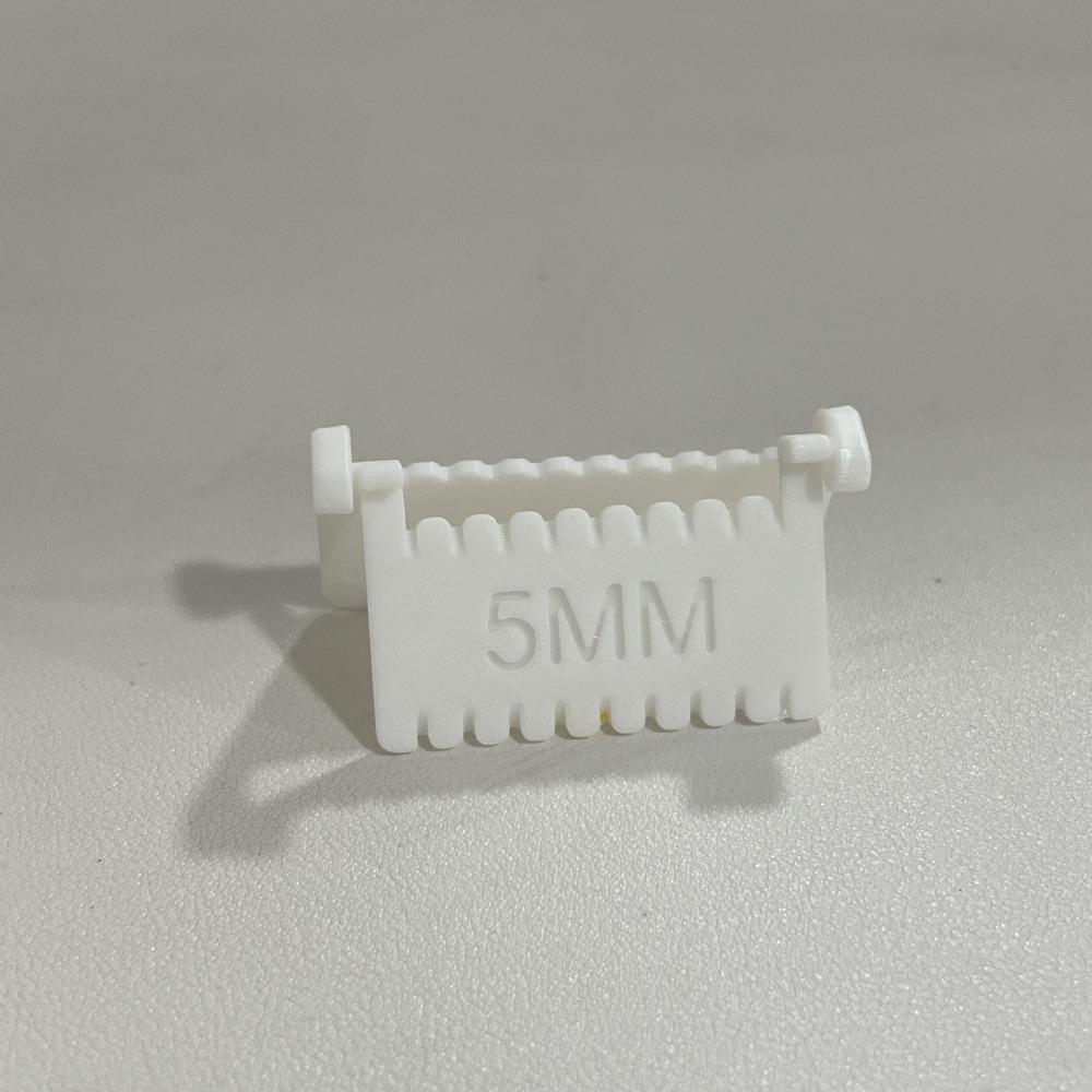 

1/2Pcs Needle Gauge Edge Stitching Lock Sewing Gauge Quilting Hemming Non-Slip DIY Sewing Aid Tools Clip-on Tool 2/3/4/5MM