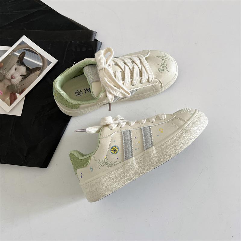Cute graffiti retro round head heightened platform white shoes women's 2025 new versatile lightweight casual board shoes