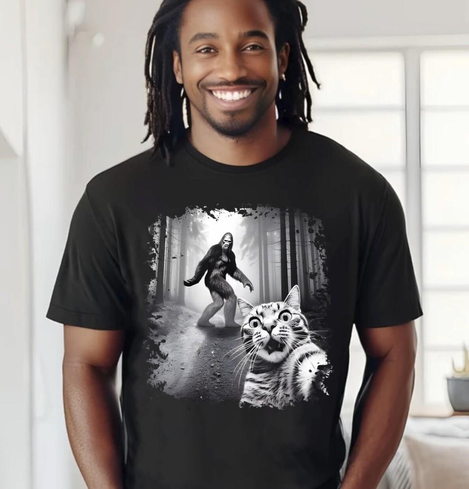 Funny Cat Selfie With Sasquatch Bigfoot Tee Gift Unisex T-Shirt, Gildan 5000 Unisex T-Shirt XXL