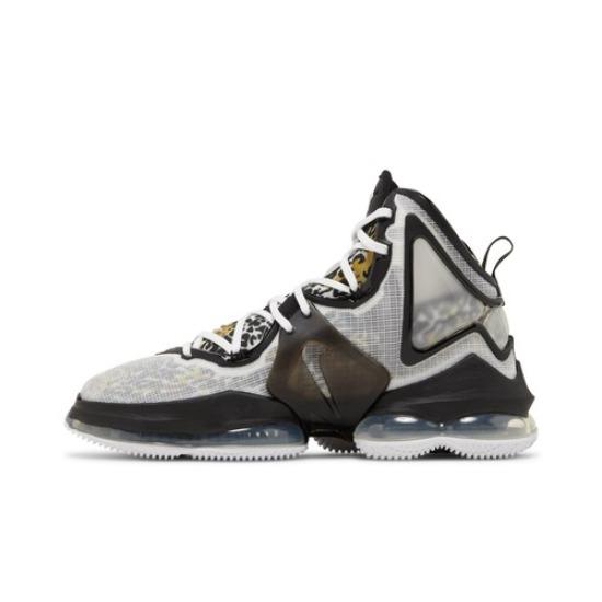 

Nike LeBron 19 CZ0203-100 EU 44 білий/чорний