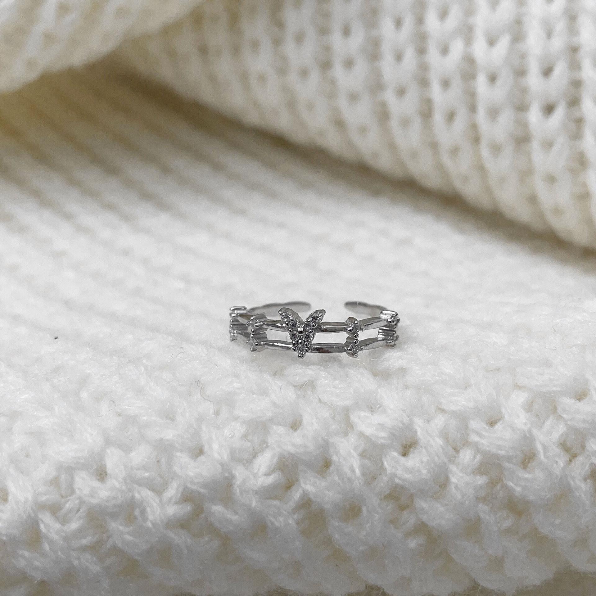 

Yinruitai S925 Стерлинговое серебро Корейский стиль Ожерелье-чокер на ключицу с бабочкой и жемчугом, с дизайном, сохраняющим цвет S925 Silver