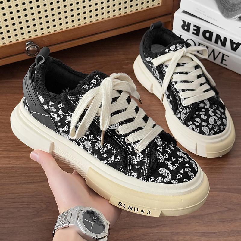 

Men s shoes 2025 new bread shoes men s casual Guochao skateboard shoes live broadcast hot-selling canvas board shoes men 44