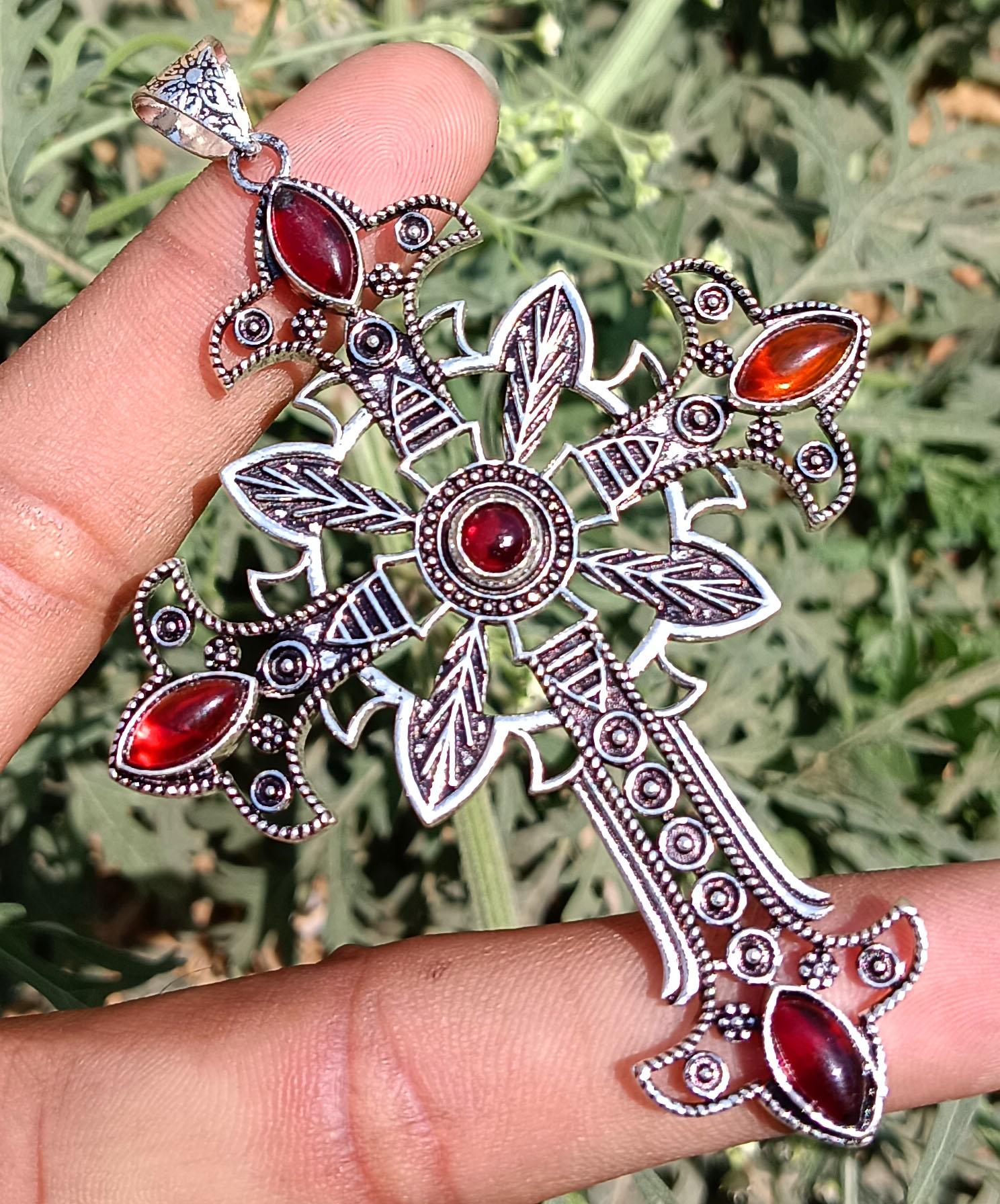 

Гранат Драгоценный камень Стерлингового серебра 925 пробы с покрытием Женская мода Винтаж Святой Крест Подвеска Ювелирные изделия