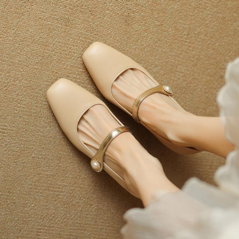 Neue Vier-Jahreszeiten-Damen-Low-Top-Schuhe, einfarbige Damen-Lederschuhe, lässige High Heels, eckige Zehenpartie, Schnalle, Slipper, leichter Ausschnitt