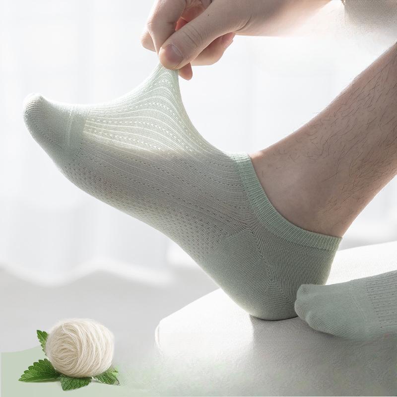 

Men s Summer Thin Antibacterial Sweat Absorbing Mesh Breathable Short Boat Socks 1 pair білий