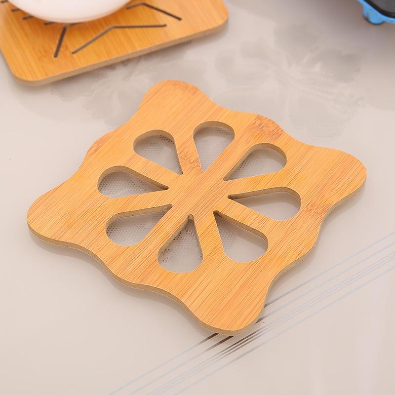 Household Wooden Hollow Coasters Cartoon Animal Anti-scald Non-slip Heat Insulation Mats Home and Decoration Kitchen Utensils
