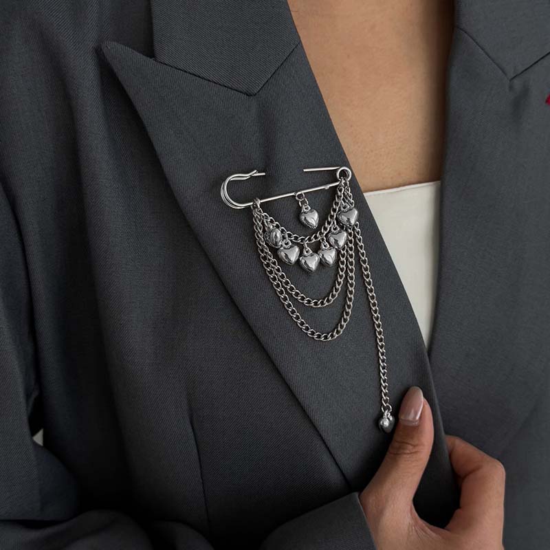 Fashion Gold Color Love Heart Tassel Brooches for Women 2026 Trendy Metal Suit Corsage Pins Clip Party Jewelry Gifts