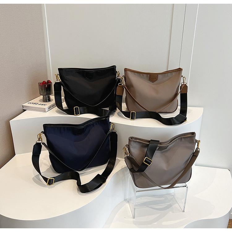 Damentasche Nylon Lässige Pendlertasche Weiche Oberfläche Große Kapazität Schulter Unterarmtasche Einfache Umhängetasche