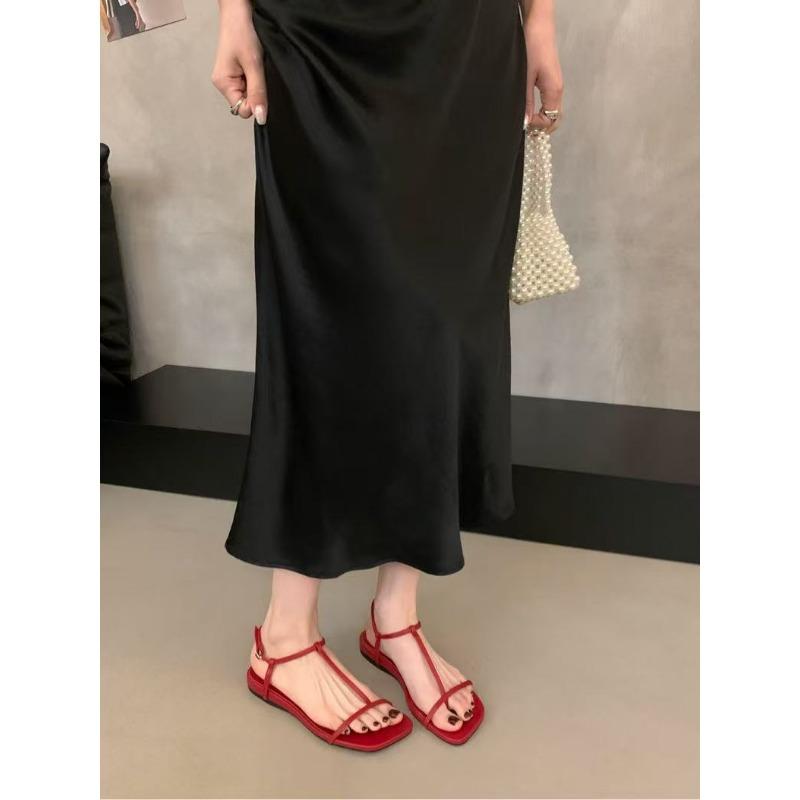 Neue Leder-Zehensandalen mit quadratischer Spitze, flachem Boden und einfachen dünnen Riemen