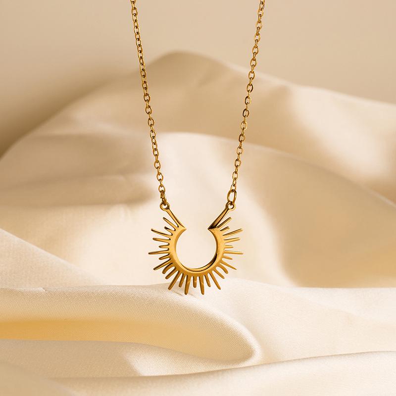 European Style 18K Gold Sunburst Pendant Necklace - Women's Fashion Jewelry