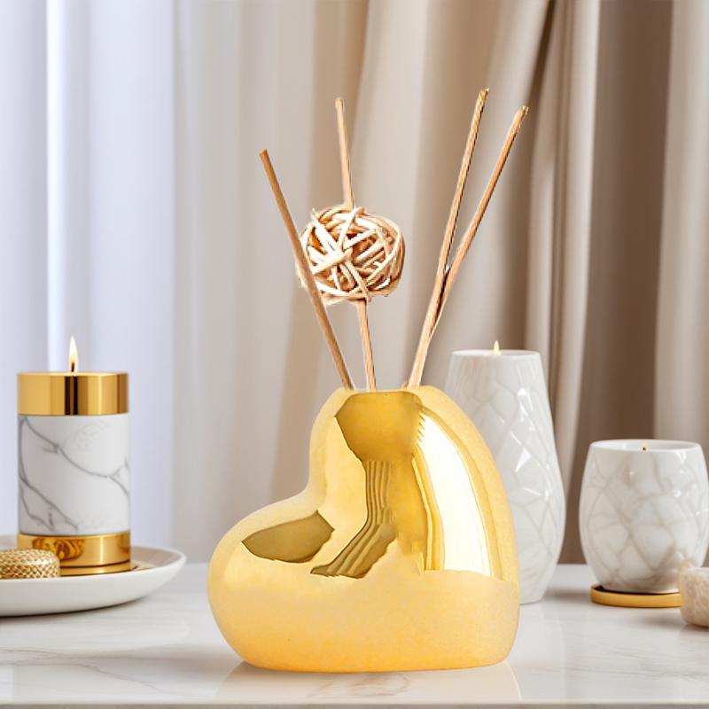 1PC Heart Shaped Bottle Creative Ceramic Bottle Gold Aromatherapy Bottle Fragrance Ornament Small Vase Simple 5.5x3.3x4.8cm