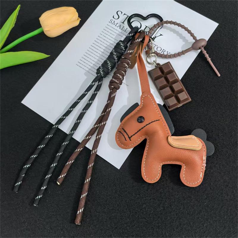 

Yogodlns Милый брелок-подвеска для рюкзака из ПУ кожи с плетеной нейлоновой веревкой в виде пони, аксессуары для сумок, запасные части для сумок one size коричневый