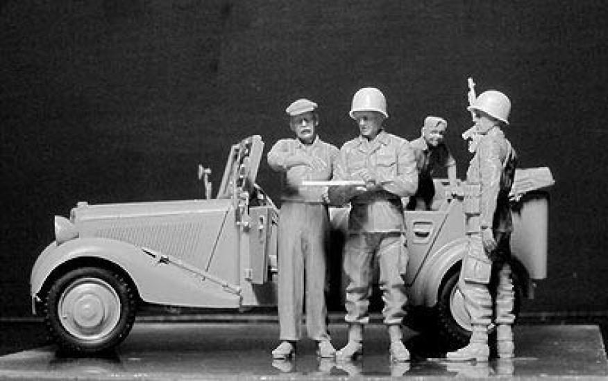 

Master Box Road Checkpoint Set of 2 US Soldiers and 3 Civilian Families Plastic Model MBP35161 First Order Limited 1/35 US-German (Manufacturer s