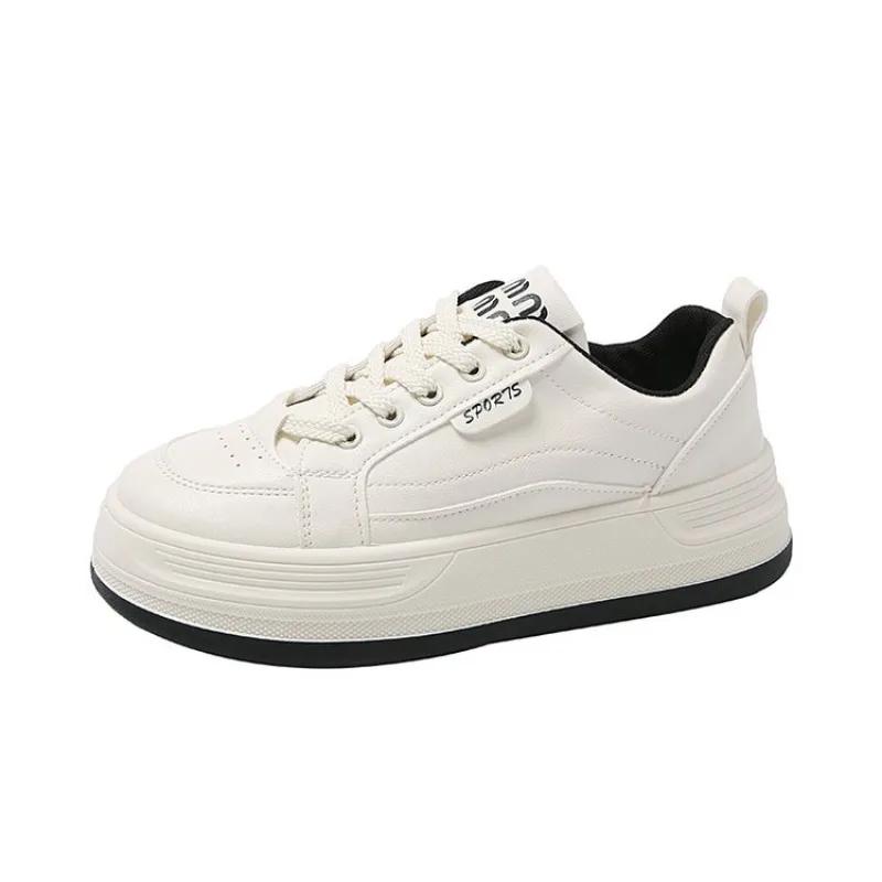 Mode 2024 Neue beliebte Casual Sports Dicke Sohle Kleine weiße Damenschuhe Frühling Sommer Vielseitige Nischenbrettschuhe