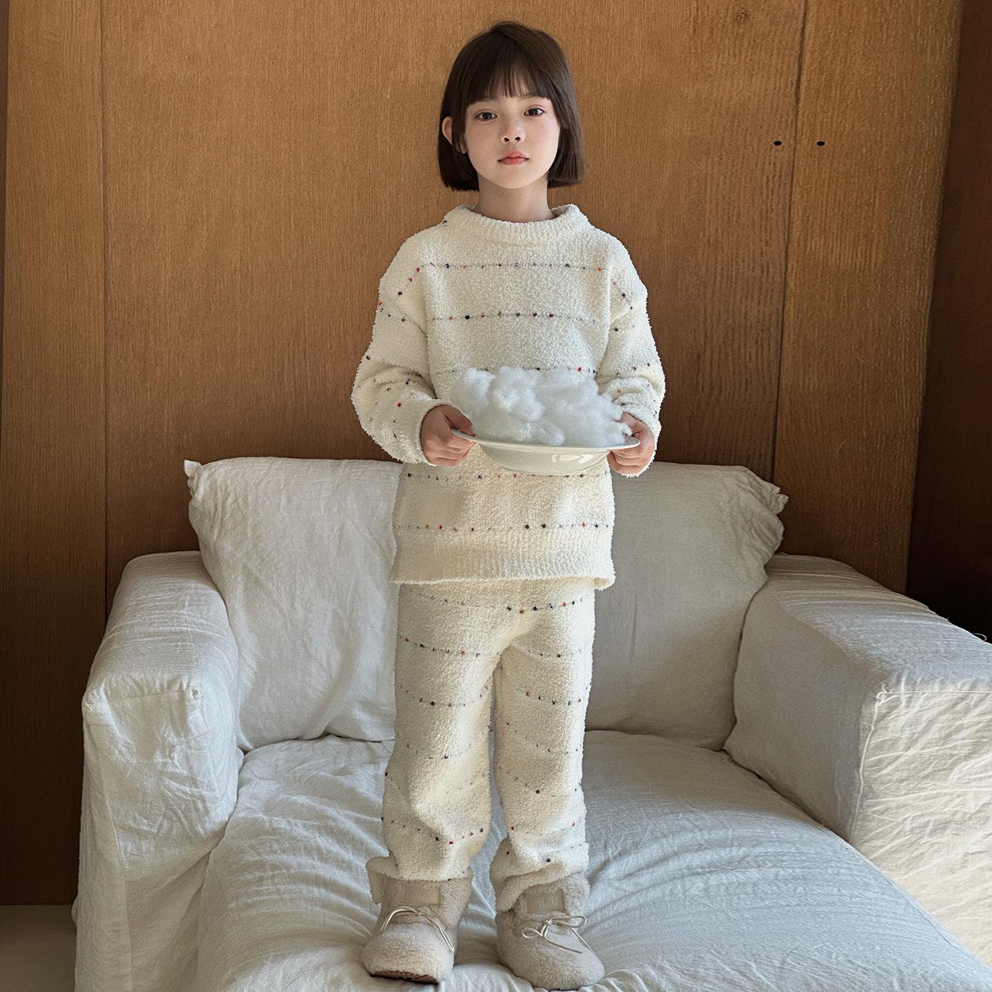 

Autumn/Winter Women s Polka Dot Coral Fleece Pajama Set with Round Neck. 170 cm