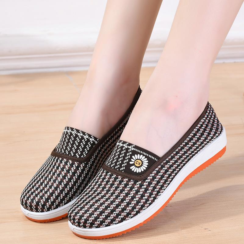 

Middle-aged mother shoes spring flat-bottomed casual women s cloth shoes breathable one-pedal casual shoes old Beijing cloth shoes 35