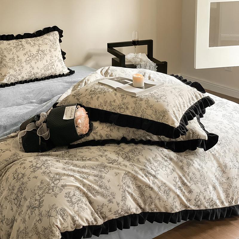 Sleep Grid Light French Hepburn Wind Corduroy Milk Velvet Four Piece Set