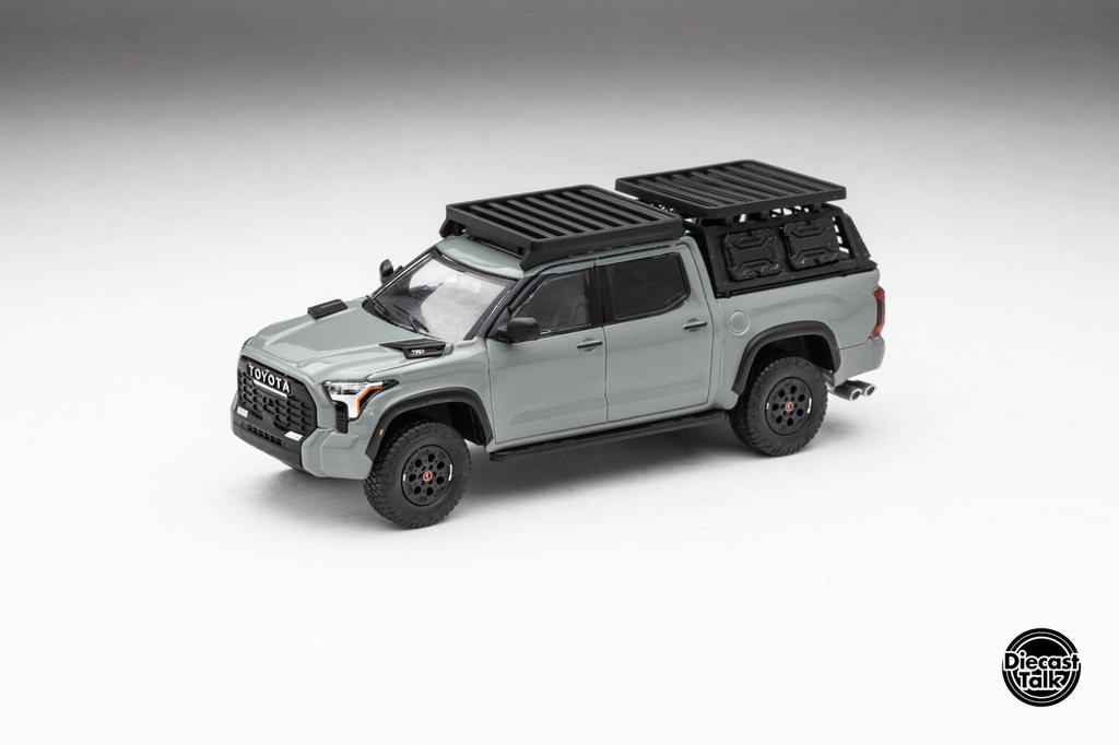 Skala GCD FREESTYLE Toyota Tundra TRD PRO Lunar Rock Custom Model DiecastTalk Bagażnik dachowy 1/64 (Zawiera i Akcesoria) DTG0023-LR