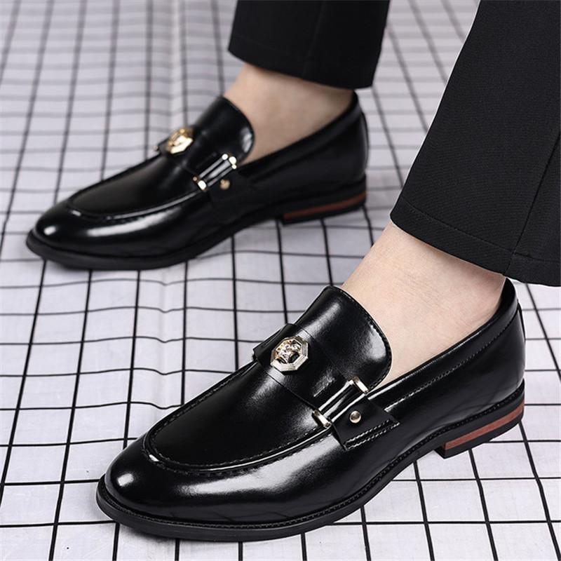 Fashion Black Brown Badge Loafers New Men's Pointed Pu Leather Driving Shoes Male Designer Formal Wedding Prom Dress Homecoming Footwear