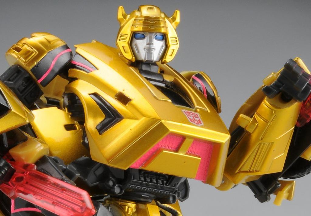 Transformers UN02 TF United Bumblebee Cybertron Mode