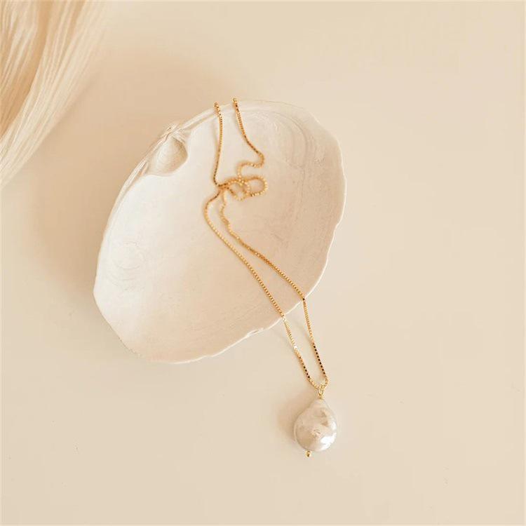 Stainless Steel Irregular Pearl Necklace: Retro Clavicle Chain with Versatile, Chic Design