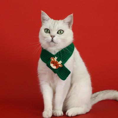 2 Stück/Set Haustier Weihnachtsmütze und Schal Verstellbare Mütze mit weißem Pompon Gestrickter Katzenschal Niedliches Weihnachtskostüm für kleine Hunde Katzen