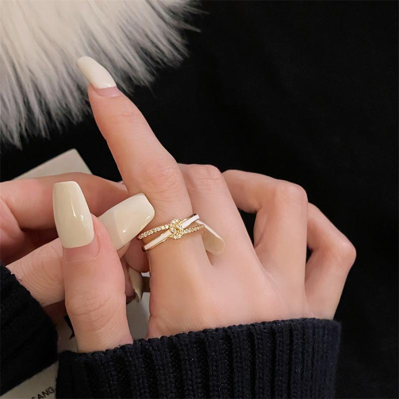 Gold Liebe Retro Offener Ring Französischer Mittelalterstil Eleganter Mode-Tropfen-Glasur Premium-Ring Zeigefingerring