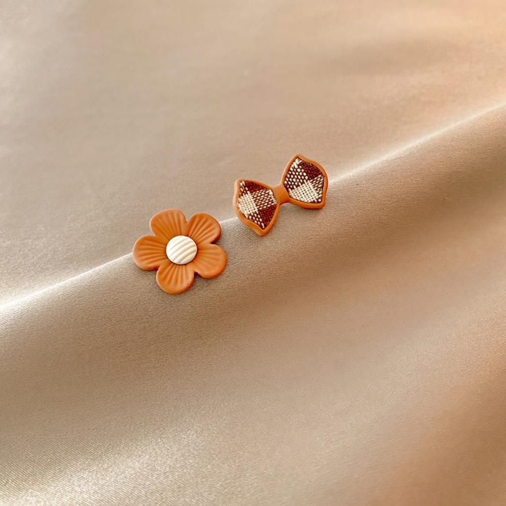 Silver Needle Diamond Bow Earrings Simple and Versatile High-quality Stud Earrings Women's Niche Light Luxury High-end Earrings