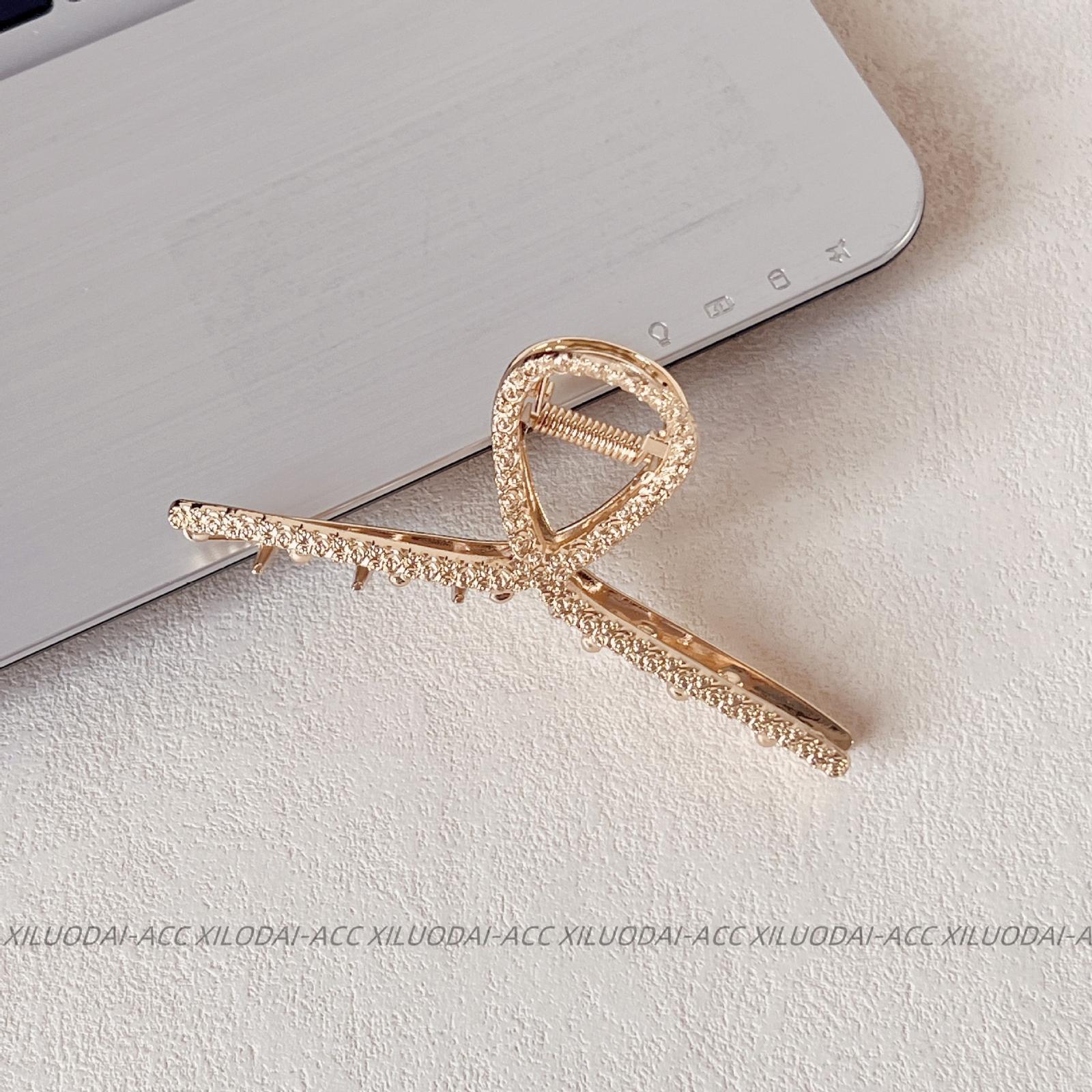 

Metal Hair Clip: - For The Back Of The Head – Instagram-Trending Hair Accessory For Girls, Elegant And Stylish Hair Clip One Size золотой