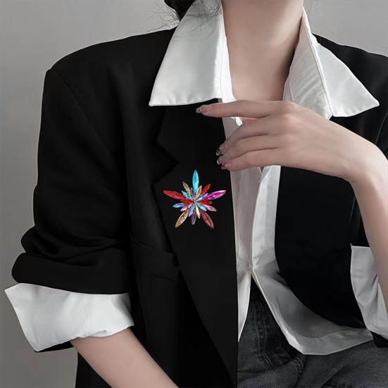 Shining Rhinestones Brooch Pin Fine Workmanship Colorful Irregular Star Shape Pin Costume Accessories