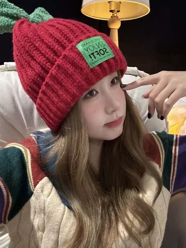 

Осенне-зимняя шляпа-бини конфетных цветов с бантом для женщин, корейская версия, универсальная, подчеркивающая лицо, маленькая теплая вязаная шапка для студентов, милая шапка от холода One Size