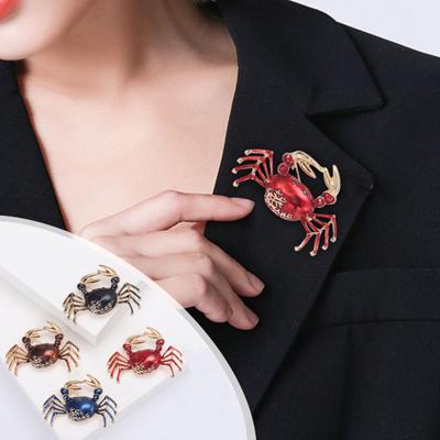 Krabbenform Brosche Anzug Revers Exquisite Legierung Pin Frauen Abzeichen Schmuck Geschenk Mantel