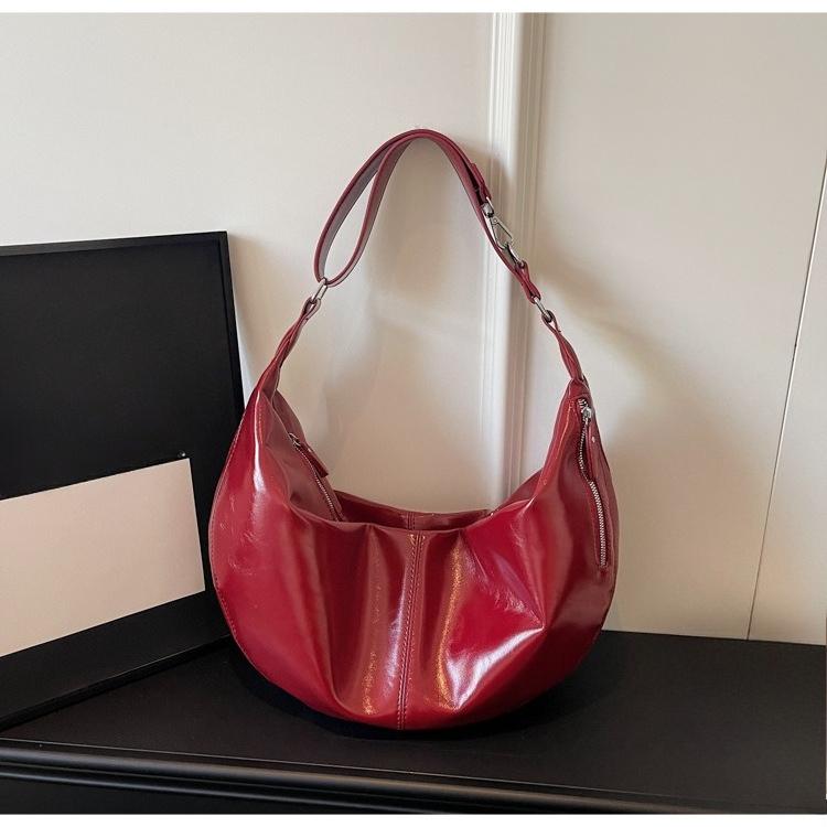 Large-capacity Dumpling-shaped Fashionable Shoulder Bag for Casual Commuting and Underarm Carrying