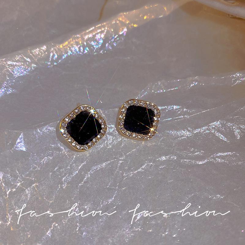 Retro French Pearl S925 Sterling Stud Earrings - Elegant and Versatile Accessories 925 Sterling Silver