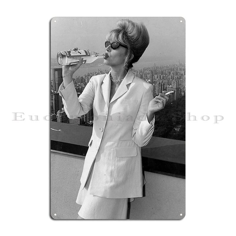 

Sophia Loren Pouring Champagne Black And White Vintage Wall Art Metal Sign Club Home Sophia Loren Tin Sign Poster 20x30cm