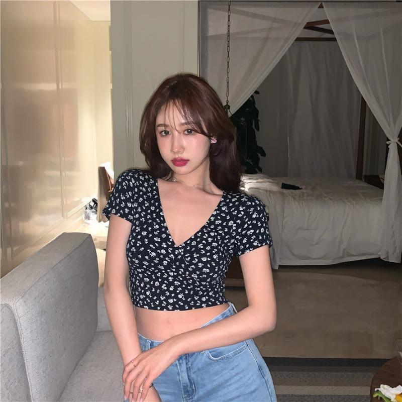 Women Navy Blue Floral Print Short Sleeve Crop Top With V Neck And Wrap Front Casual Summer Blouse