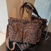 Große Kapazität Leopardenmuster Tasche Damen Herbst und Winter 2025 Neu Corduroy Retro Umhängetasche High-End Pendler Tragetasche