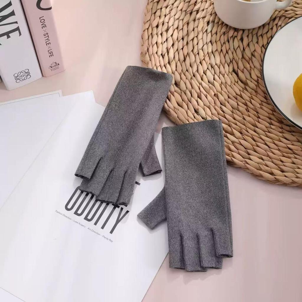 Unisex Half-Finger Heated Gloves for Typing, Cycling, and Manicures – Touchscreen Compatible for Autumn and Winter
