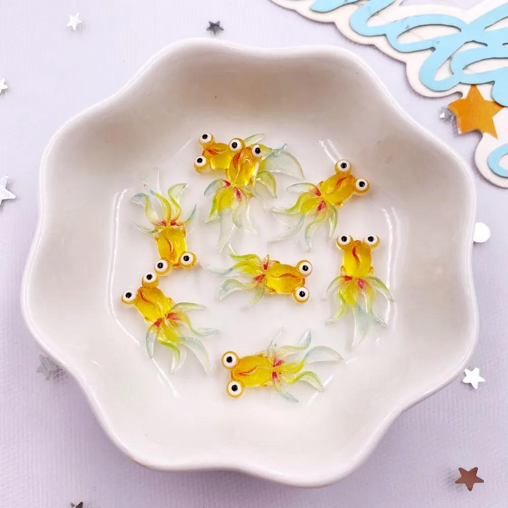 

20 шт., симпатичная фигурка золотой рыбки с разноцветными глазами из смолы, аппликация из стразов на плоской основе, своими руками, украшения для альбома, маникюрные аксессуары для творчества