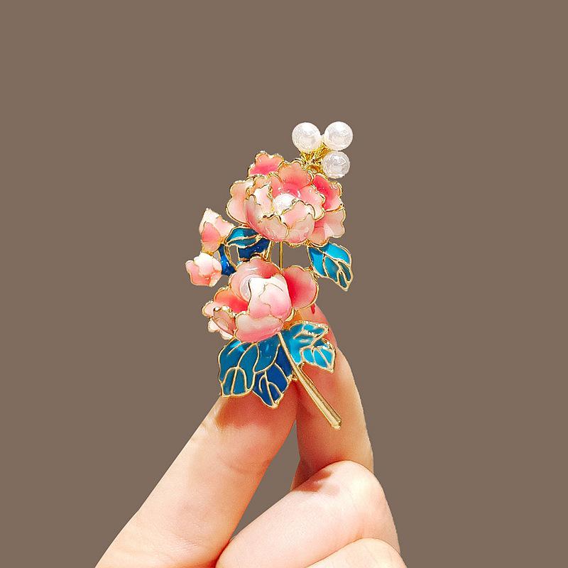 Vintage Peony Pearl Fan Brooch: Elegant Retro Flower Pin for Women’s Suits