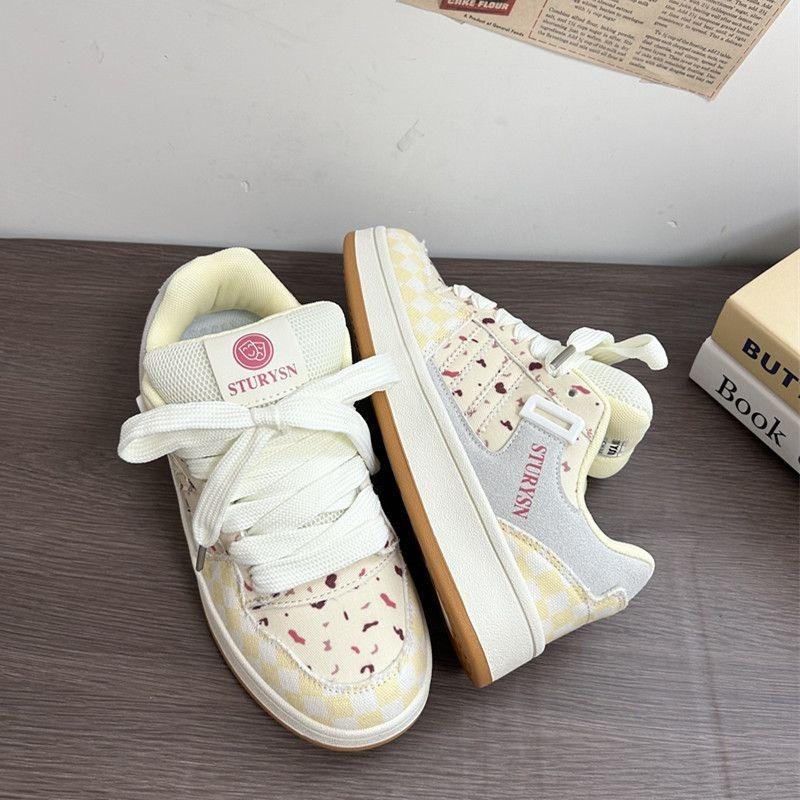 Original Cranberry Color Matching Platform Bread Shoes Female Cute Versatile Casual Board Shoes New Little White Shoes