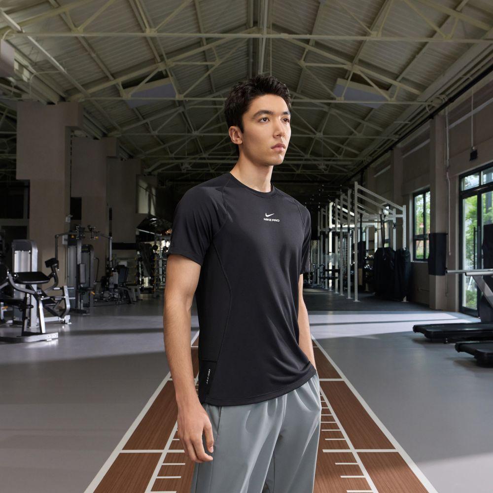 Nike Pro Training Men s Dri-FIT Adv Short-Sleeve Top S