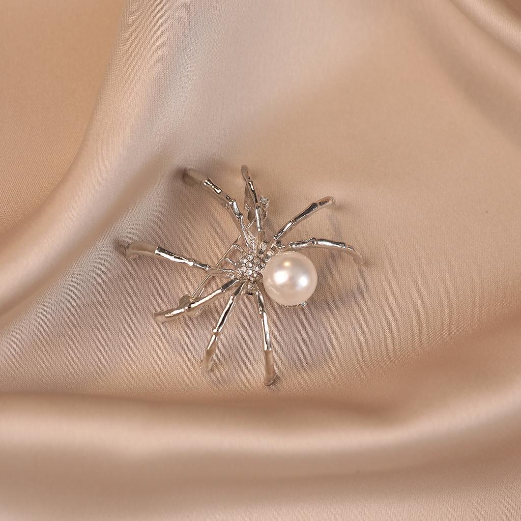 Spider Brooch with Pearl Accent Metal Alloy Insect Shaped Pin Jewelry Accessory for Clothing Bags and Hats